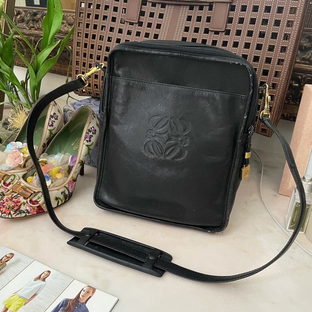 SOLD Loewe 🖤 Black 🖤 Shoulder Bag Tote Leather Crossbody - Picture 1 of 8